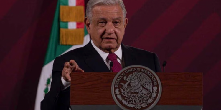 Claudia Sheinbaum ya aceptó protección de Sedena; Xóchitl Gálvez hoy informará su decisión: AMLO