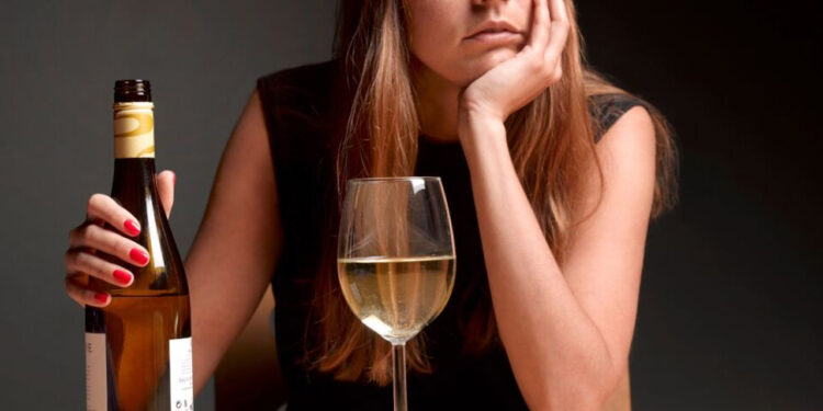 Estudio revela que beber alcohol puede causarte más de 60 enfermedades