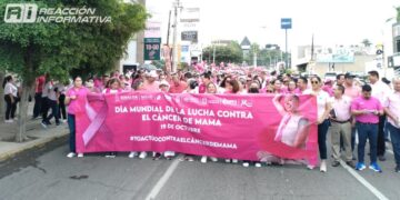 Marchan culiacanenses para crear conciencia en el Día Internacional de la Lucha contra el Cáncer de Mama