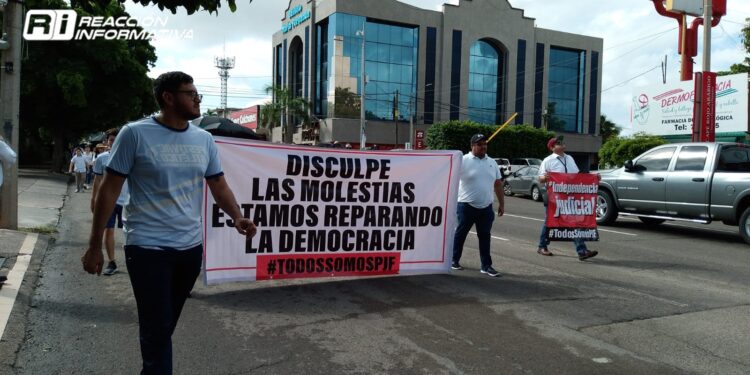 Trabajadores de PJF marchan en Culiacán; exigen la independencia judicial