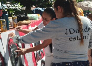 “Sabuesos Guerreras” pintan rostros de sus desaparecidos en Culiacán