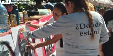 “Sabuesos Guerreras” pintan rostros de sus desaparecidos en Culiacán