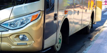 Senado aprueba reforma para ofrecer a estudiantes descuentos del 50% en autobuses todo el año