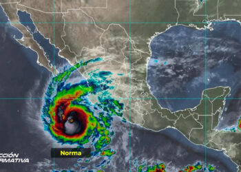 Gobierno de México prevé doble golpe del huracán Norma