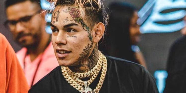 Tekashi 6ix9ine es detenido y fichado por la policía dominicana tras golpiza a productores