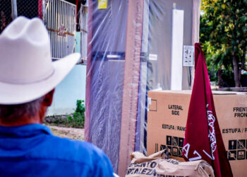 Se benefician familias de la Comunidad de Miravalles, gracias al programa peso a peso