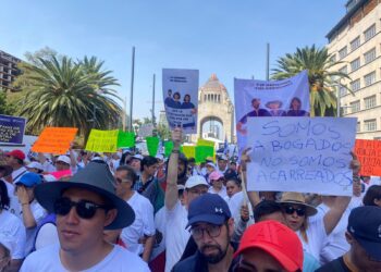 Marcha de trabajadores del PJF inicia en CDMX y otros estados por eliminación de fideicomisos