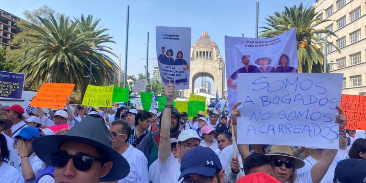 Marcha de trabajadores del PJF inicia en CDMX y otros estados por eliminación de fideicomisos