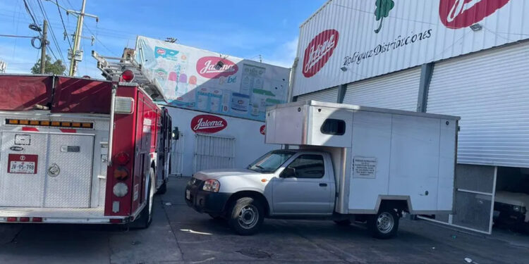 Joven fallece tras quedar prensada en elevador de la bodega donde trabajaba en Guadalajara