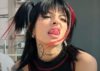 “Siempre fui una friki”; Cazzu revela que desde joven recibió BURLAS por su estilo