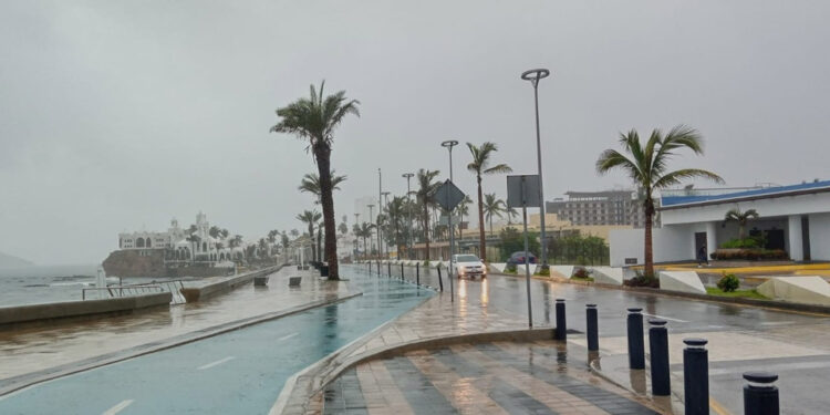 “Lidia” se intensifica a categoría 2, ¿Habrá afectaciones para Mazatlán?