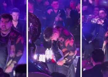 ¿Borracho? Captan a ‘El Mimoso’ en aparente estado inconveniente durante palenque y lo critican