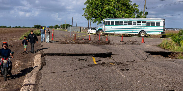 Realiza Gobierno recorrido por caminos y carreteras dañadas por “Norma”
