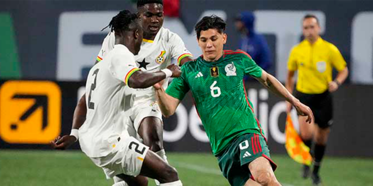 México vence a Ghana 2-0 con goles de Lozano y Antuna