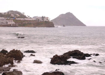 Por condiciones climatológicas prevalece restricción a algunas zonas de playa