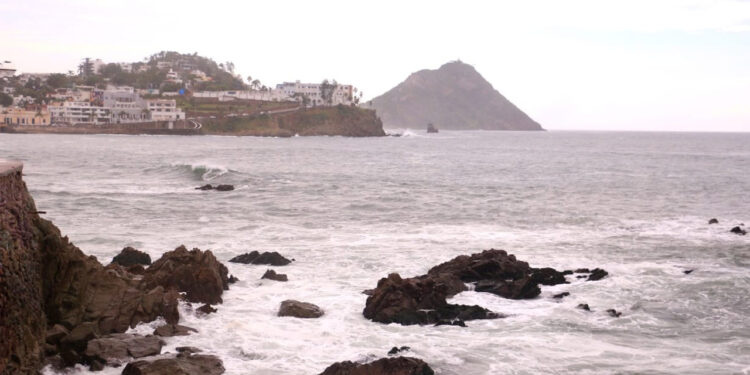 Por condiciones climatológicas prevalece restricción a algunas zonas de playa