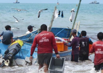 Gobierno del Estado anuncia apoyos para pescadores ante bajas capturas: Rocha