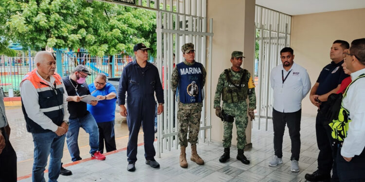 Integrantes del Comité Local de Atención a Emergencias visitan refugios temporales