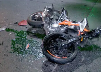 Hombre Arrolla a Motociclista y su Mamá se Echa la Culpa Para Evitar Detención