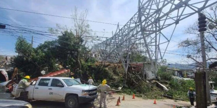 Restablecen suministro eléctrico al 55% de los afectados por “Otis” en Guerrero