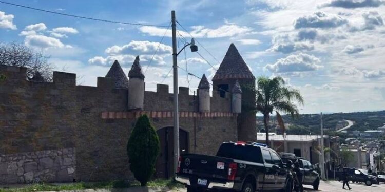 Hallan pólvora, azufre y granadas para drones en fábrica de explosivos del crimen organizado en Teocaltiche, Jalisco