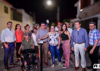 ¡No más oscuridad! Sustituyen lámparas en 4 colonias de Mazatlán