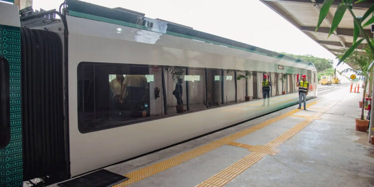 “Es completamente distinto”: AMLO defiende fideicomisos par Fuerzas Armadas y se lanza contra los del PJ