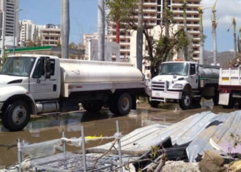 Conagua ha distribuido más de 100 mil litros de agua potable a los afectados por “Otis” en Acapulco