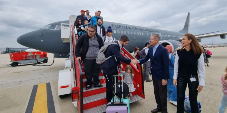 Todos los mexicanos que solicitaron salir de zona de conflicto en Israel ya están fuera: SRE