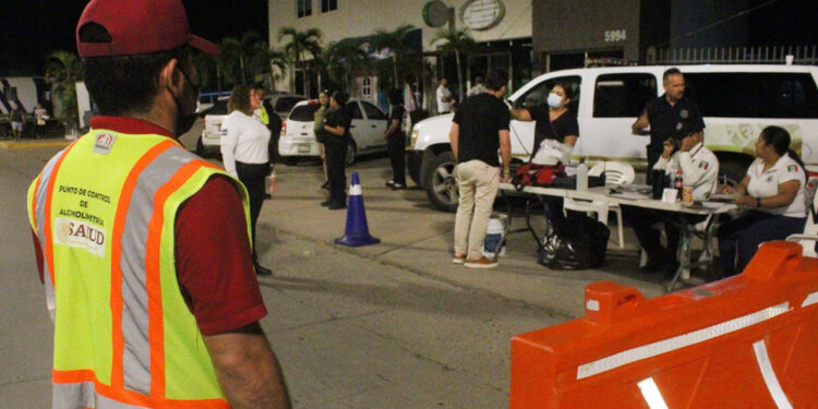 Operativo Preventivo Alcoholímetro sanciona 64 personas por dar positivo en el examen, uno de ellos fue llevado a celdas