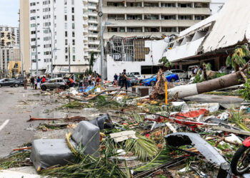 AMLO promete pronta recuperación de Acapulco ante críticas por respuesta a Otis