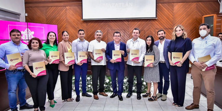 Destaca Edgar González transparencia, disciplina financiera y un gobierno abierto que escucha y resuelve en la entrega de su Informe al pleno del Cabildo