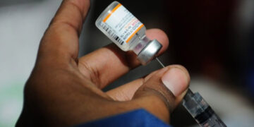 Vacunación Covid-19: ¿qué dosis se aplicarán en octubre 2023 y a quién le toca?