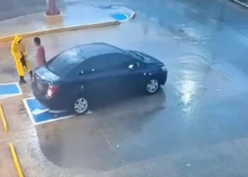 Asesinan a maestro durante asalto a tienda de conveniencia