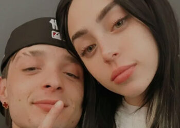 Nicki Nicole y Peso Pluma confirman su noviazgo con este tierno beso en medio de un concierto