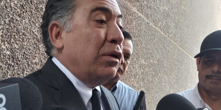 Inzunza Cázarez entrega ante el Congreso del Estado el segundo informe de gobierno de Rocha Moya