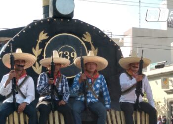 Con desfile Cívico-Deportivo conmemoran culiacanenses el 113 aniversario de la Revolución Mexicana