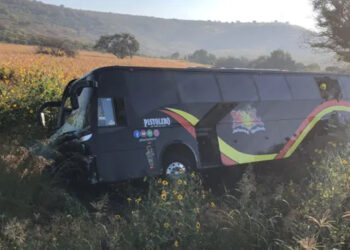 “Banda Móvil” sufre volcadura cerca de Guadalajara este martes