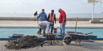 Obras Públicas realiza jornada de mantenimiento a la zona turística de Mazatlán