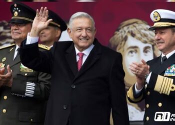 AMLO encabeza su última ceremonia del desfile cívico militar por el Día de la Revolución Mexicana