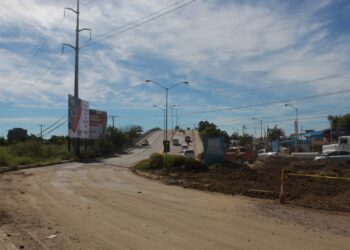 ¡Por fin! Después de un mes abren circulación en el puente de Prados del Sol