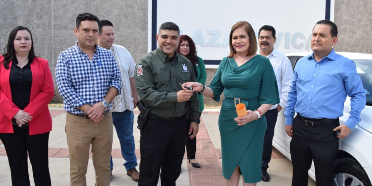 Entrega Fiscal de Sinaloa 10 vehículos a la Policía de Investigación