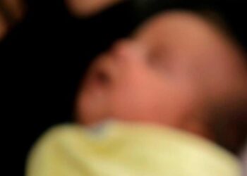 Bebé abandonada en los baños de una iglesia conmociona a la comunidad en Michoacán