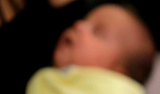 Bebé abandonada en los baños de una iglesia conmociona a la comunidad en Michoacán