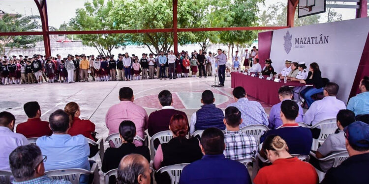 ” Los lunes cívicos son muy importantes para las escuelas porque aquí pueden exponer sus necesidades”, Edgar González