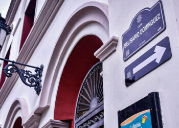 Colocan nueva señalética vial y de nomenclatura en calles del Centro Histórico