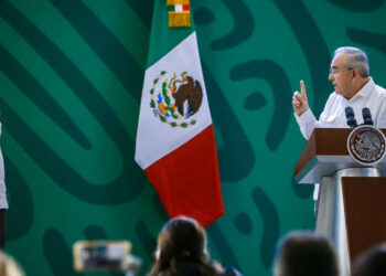 Rocha reitera ante AMLO su trato institucional con la UAS, no obstante, los problemas legales que enfrentan sus autoridades