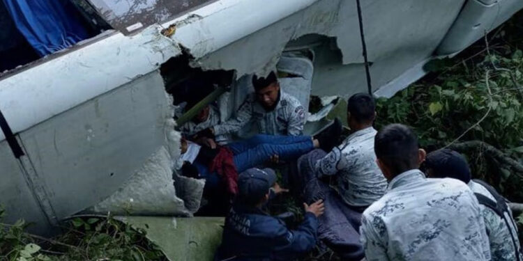 Volcadura de autobús deja un muerto y 30 heridos en Putla, en la Sierra Sur de Oaxaca
