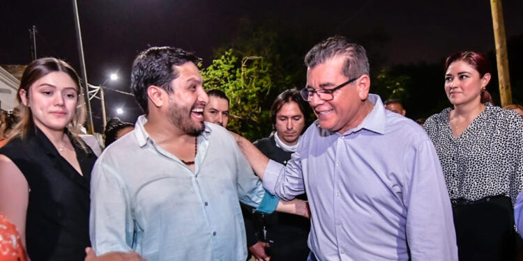 ¡Y fue así… como Fuentes Del Valle se iluminó! Julión Álvarez y Edgar González inauguran nuevo alumbrado