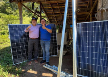 ¡Se hizo la luz! Memo Romero lleva paneles solares a Las Paredes